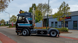 20251019-Tom-Holding-00060